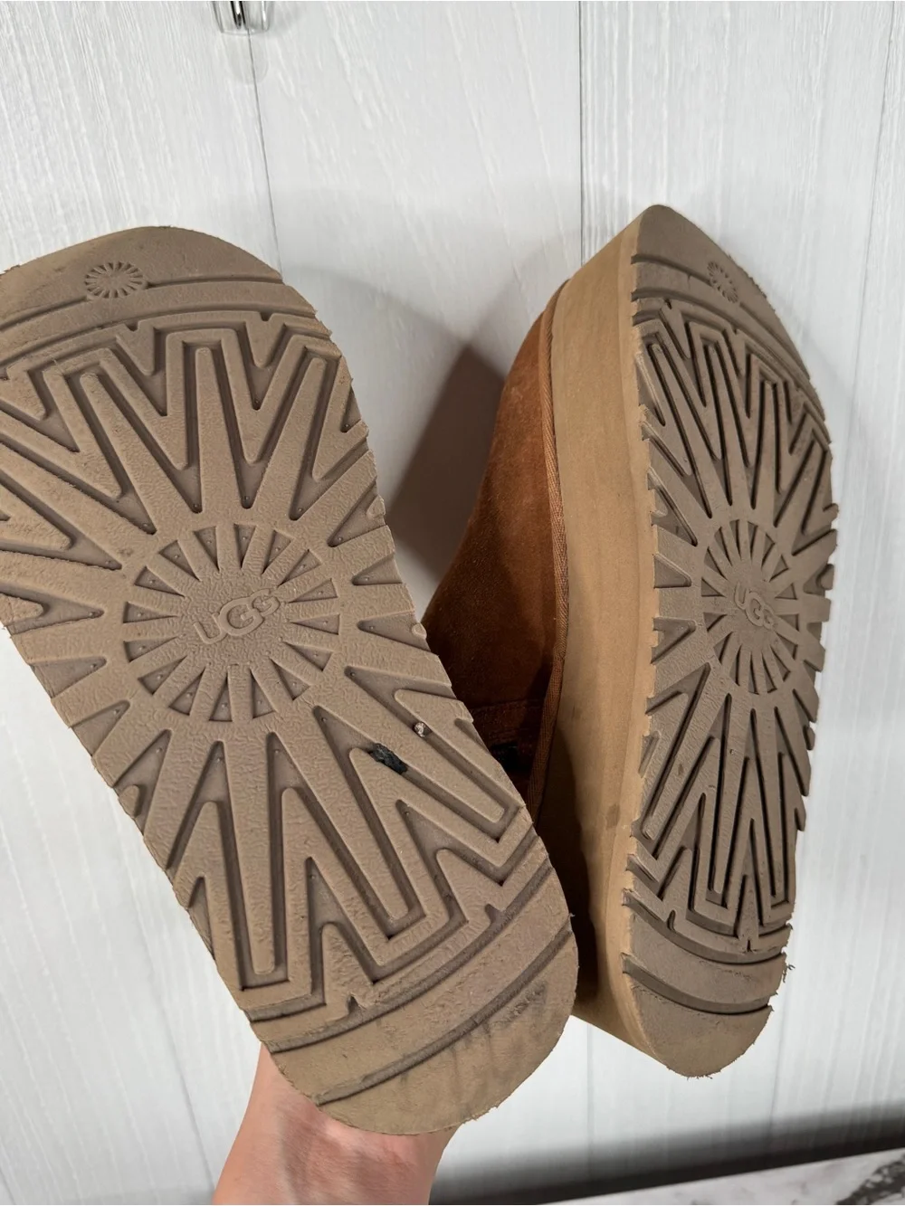 UGG Classic Dipper Platform Boots in Chestnut